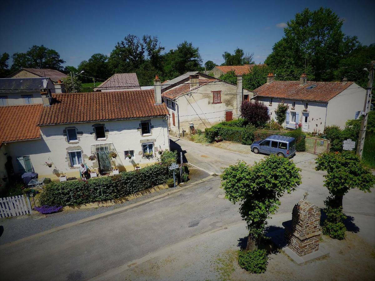 L'Ancien Presbytere Chambres D'Hote Ou Gite Le Dorat Exteriér fotografie